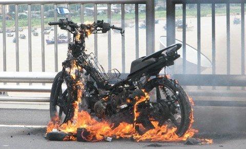Nguyên nhân và cách phòng tránh cháy nổ xe máy